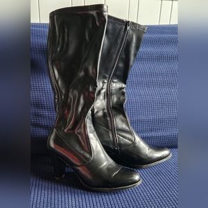 Knee-high heeled boots